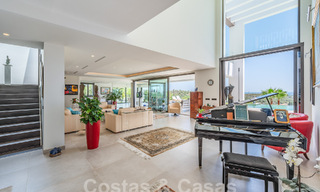 Villa de lujo ultramoderna en venta con vistas al mar en un resort de golf de cinco estrellas en Marbella - Benahavis 57609 