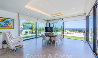 Villa de lujo ultramoderna en venta con vistas al mar en un resort de golf de cinco estrellas en Marbella - Benahavis 57613 