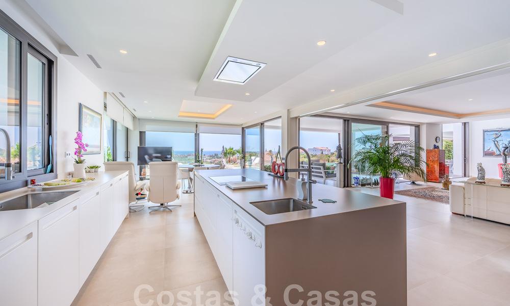 Villa de lujo ultramoderna en venta con vistas al mar en un resort de golf de cinco estrellas en Marbella - Benahavis 57614