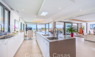Villa de lujo ultramoderna en venta con vistas al mar en un resort de golf de cinco estrellas en Marbella - Benahavis 57614 