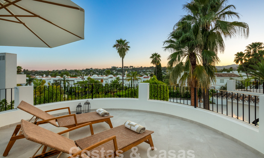 Villa de lujo con carácter en un estilo arquitectónico único en venta en el corazón del valle del golf en Nueva Andalucía, Marbella 57617