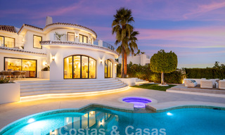 Villa de lujo con carácter en un estilo arquitectónico único en venta en el corazón del valle del golf en Nueva Andalucía, Marbella 57623 