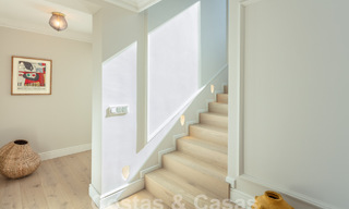 Villa de lujo con carácter en un estilo arquitectónico único en venta en el corazón del valle del golf en Nueva Andalucía, Marbella 57631 