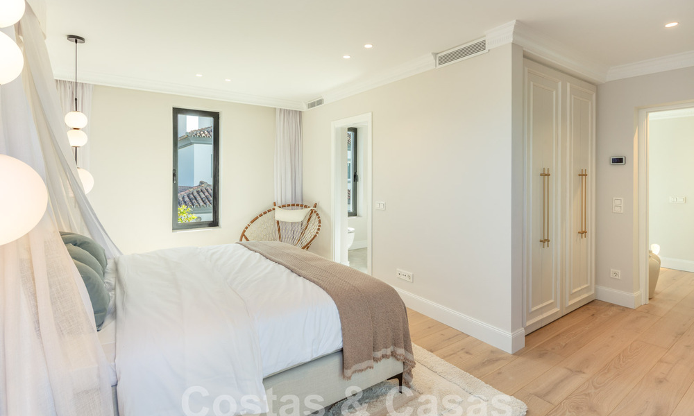 Villa de lujo con carácter en un estilo arquitectónico único en venta en el corazón del valle del golf en Nueva Andalucía, Marbella 57633