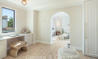 Villa de lujo con carácter en un estilo arquitectónico único en venta en el corazón del valle del golf en Nueva Andalucía, Marbella 57637 