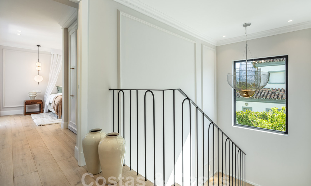 Villa de lujo con carácter en un estilo arquitectónico único en venta en el corazón del valle del golf en Nueva Andalucía, Marbella 57639
