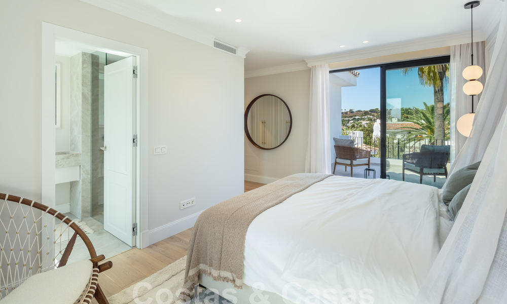 Villa de lujo con carácter en un estilo arquitectónico único en venta en el corazón del valle del golf en Nueva Andalucía, Marbella 57641