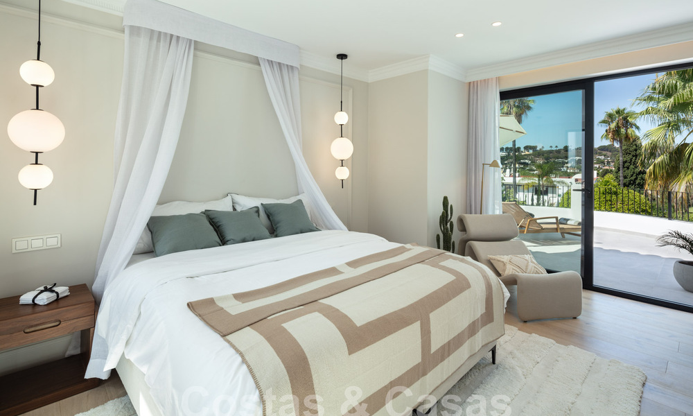 Villa de lujo con carácter en un estilo arquitectónico único en venta en el corazón del valle del golf en Nueva Andalucía, Marbella 57642