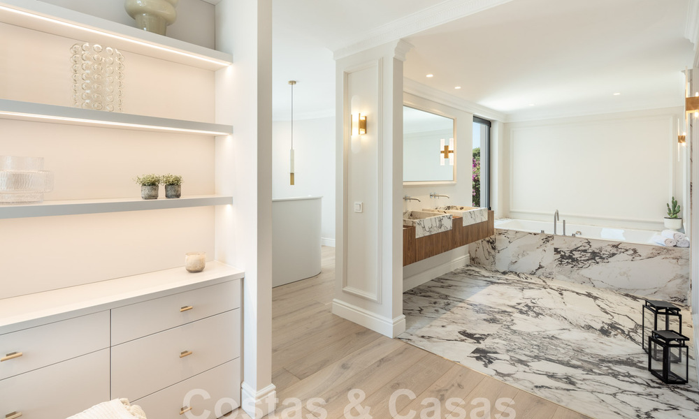 Villa de lujo con carácter en un estilo arquitectónico único en venta en el corazón del valle del golf en Nueva Andalucía, Marbella 57645