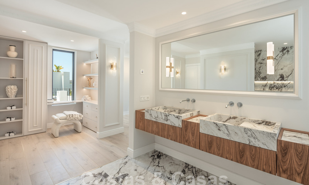 Villa de lujo con carácter en un estilo arquitectónico único en venta en el corazón del valle del golf en Nueva Andalucía, Marbella 57646