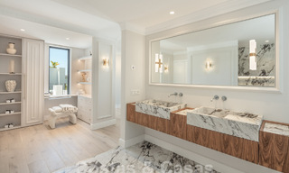 Villa de lujo con carácter en un estilo arquitectónico único en venta en el corazón del valle del golf en Nueva Andalucía, Marbella 57646 