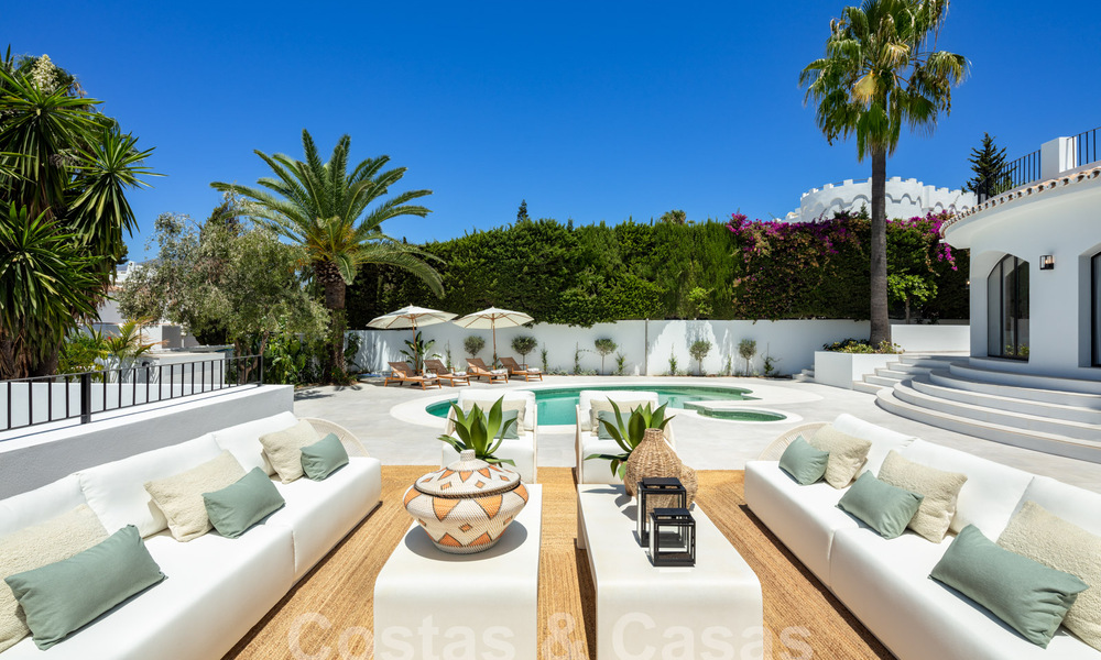 Villa de lujo con carácter en un estilo arquitectónico único en venta en el corazón del valle del golf en Nueva Andalucía, Marbella 57652