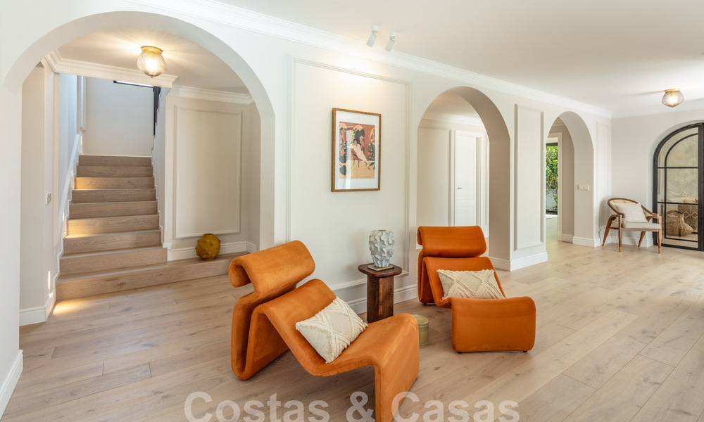 Villa de lujo con carácter en un estilo arquitectónico único en venta en el corazón del valle del golf en Nueva Andalucía, Marbella 57655