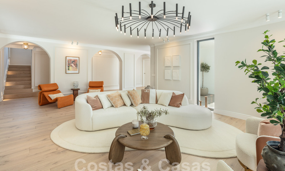 Villa de lujo con carácter en un estilo arquitectónico único en venta en el corazón del valle del golf en Nueva Andalucía, Marbella 57656