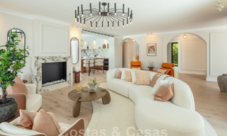 Villa de lujo con carácter en un estilo arquitectónico único en venta en el corazón del valle del golf en Nueva Andalucía, Marbella 57657 