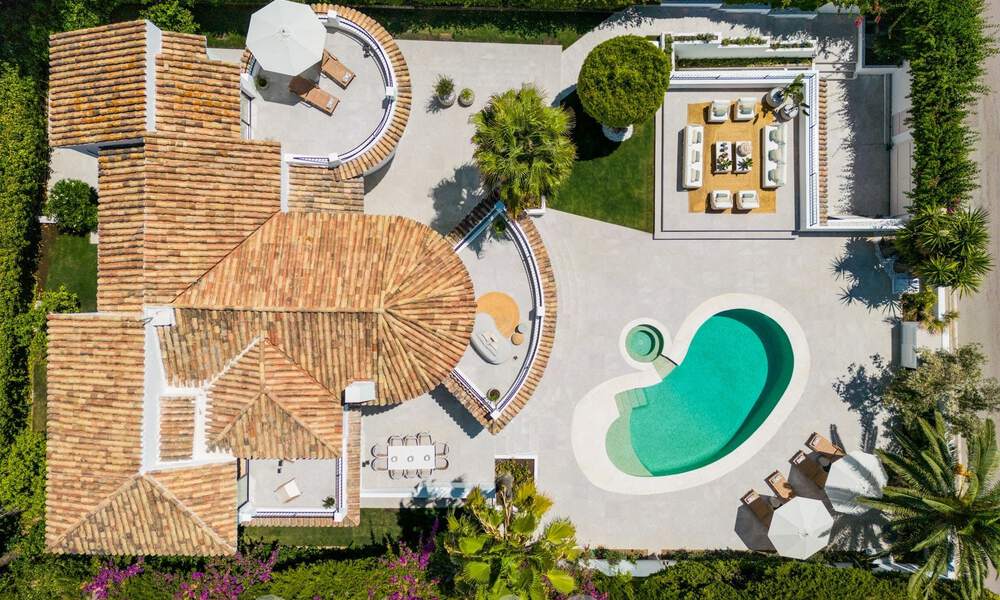 Villa de lujo con carácter en un estilo arquitectónico único en venta en el corazón del valle del golf en Nueva Andalucía, Marbella 57659