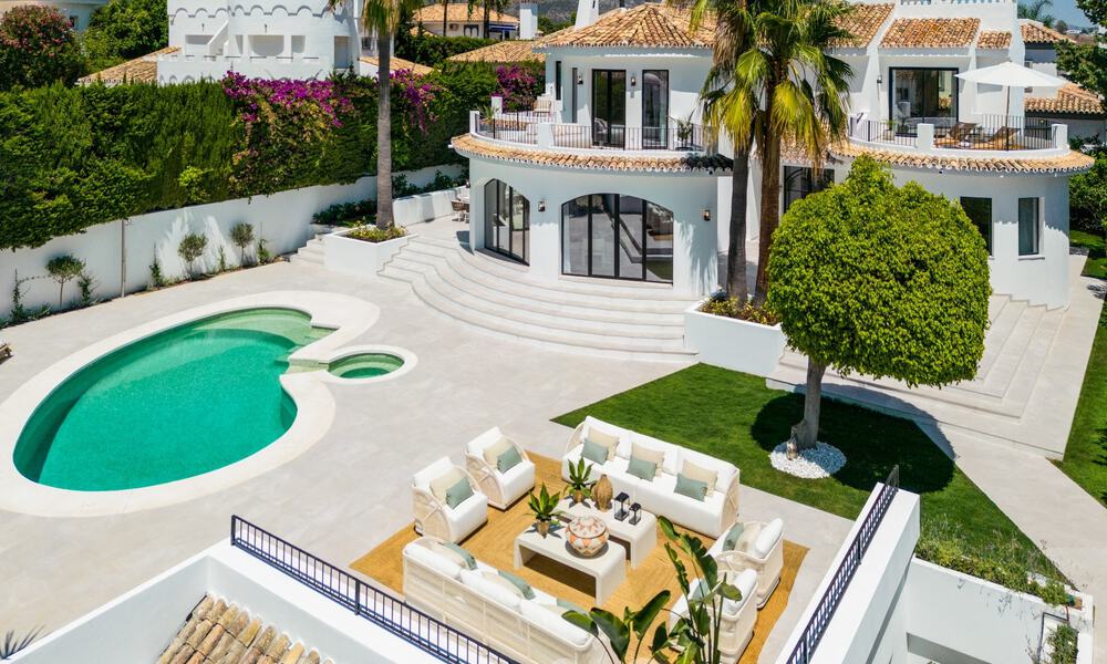Villa de lujo con carácter en un estilo arquitectónico único en venta en el corazón del valle del golf en Nueva Andalucía, Marbella 57660