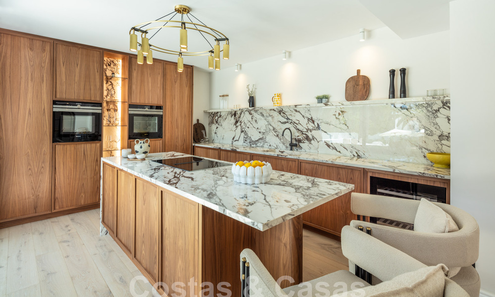 Villa de lujo con carácter en un estilo arquitectónico único en venta en el corazón del valle del golf en Nueva Andalucía, Marbella 57663