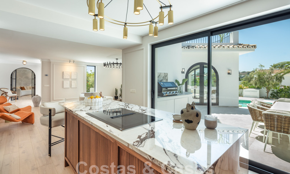 Villa de lujo con carácter en un estilo arquitectónico único en venta en el corazón del valle del golf en Nueva Andalucía, Marbella 57664