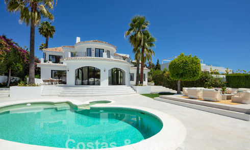 Villa de lujo con carácter en un estilo arquitectónico único en venta en el corazón del valle del golf en Nueva Andalucía, Marbella 57666