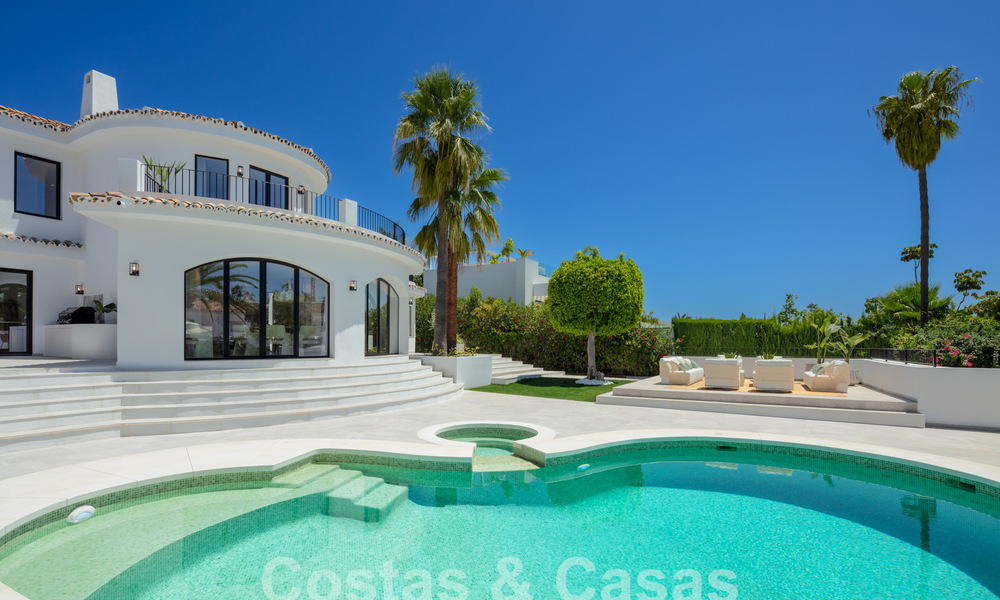 Villa de lujo con carácter en un estilo arquitectónico único en venta en el corazón del valle del golf en Nueva Andalucía, Marbella 57667