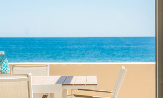Fantástico apartamento en venta en primera línea de playa con vistas frontales al mar a pocos minutos del centro de Estepona 57064 