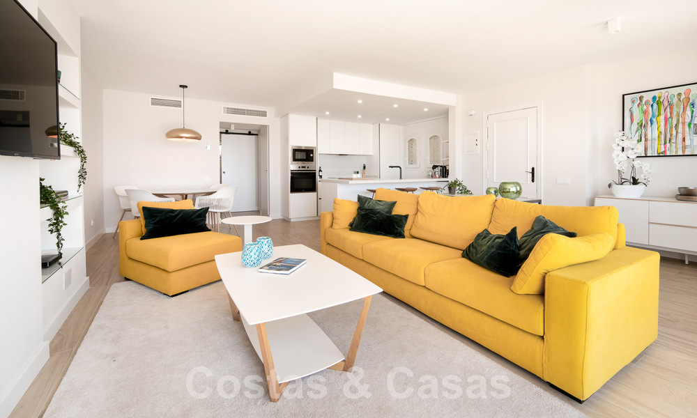 Fantástico apartamento en venta en primera línea de playa con vistas frontales al mar a pocos minutos del centro de Estepona 57068