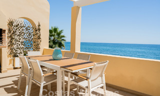 Fantástico apartamento en venta en primera línea de playa con vistas frontales al mar a pocos minutos del centro de Estepona 57073
