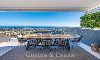 Apartamento boutique en venta con vistas panorámicas al mar, en complejo cerrado en las colinas de Marbella - Benahavis 57741 