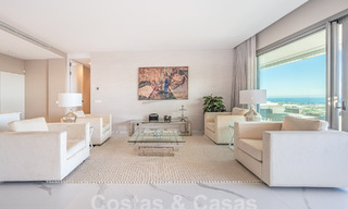 Apartamento boutique en venta con vistas panorámicas al mar, en complejo cerrado en las colinas de Marbella - Benahavis 57744 
