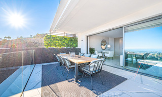 Apartamento boutique en venta con vistas panorámicas al mar, en complejo cerrado en las colinas de Marbella - Benahavis 57745 