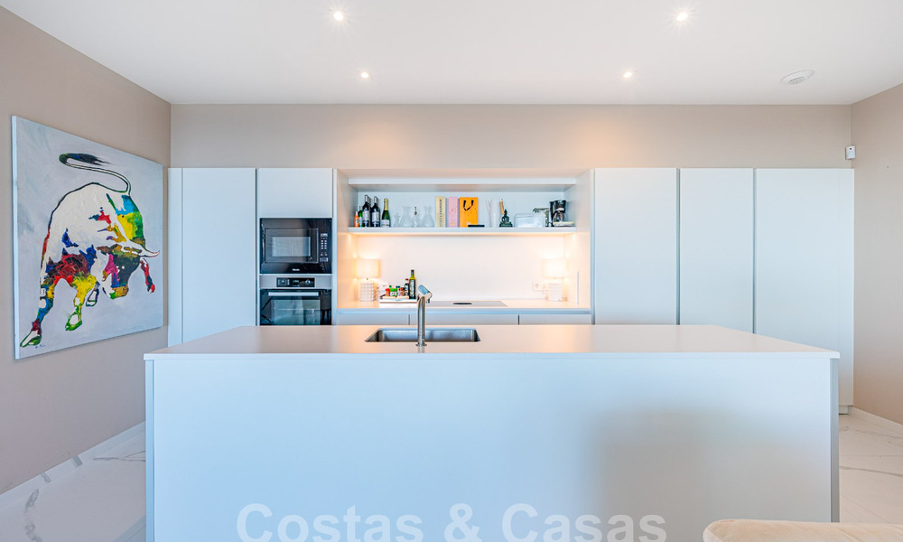 Apartamento boutique en venta con vistas panorámicas al mar, en complejo cerrado en las colinas de Marbella - Benahavis 57755