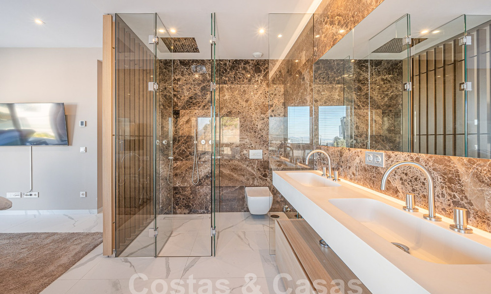 Apartamento boutique en venta con vistas panorámicas al mar, en complejo cerrado en las colinas de Marbella - Benahavis 57771