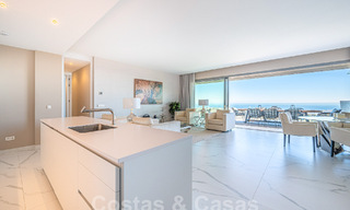 Apartamento boutique en venta con vistas panorámicas al mar, en complejo cerrado en las colinas de Marbella - Benahavis 57774 