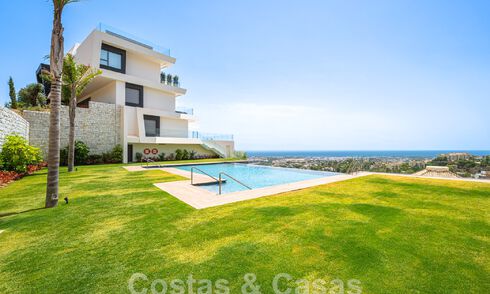 Apartamento boutique en venta con vistas panorámicas al mar, en complejo cerrado en las colinas de Marbella - Benahavis 57776