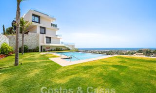 Apartamento boutique en venta con vistas panorámicas al mar, en complejo cerrado en las colinas de Marbella - Benahavis 57776 