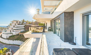 Apartamento boutique en venta con vistas panorámicas al mar, en complejo cerrado en las colinas de Marbella - Benahavis 57777 