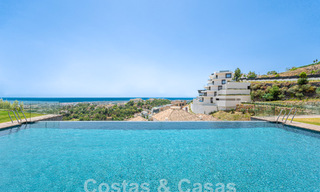 Apartamento boutique en venta con vistas panorámicas al mar, en complejo cerrado en las colinas de Marbella - Benahavis 57778 