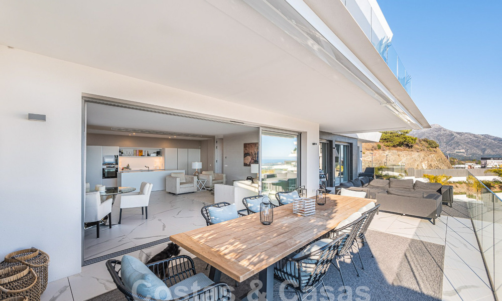 Apartamento boutique en venta con vistas panorámicas al mar, en complejo cerrado en las colinas de Marbella - Benahavis 57779