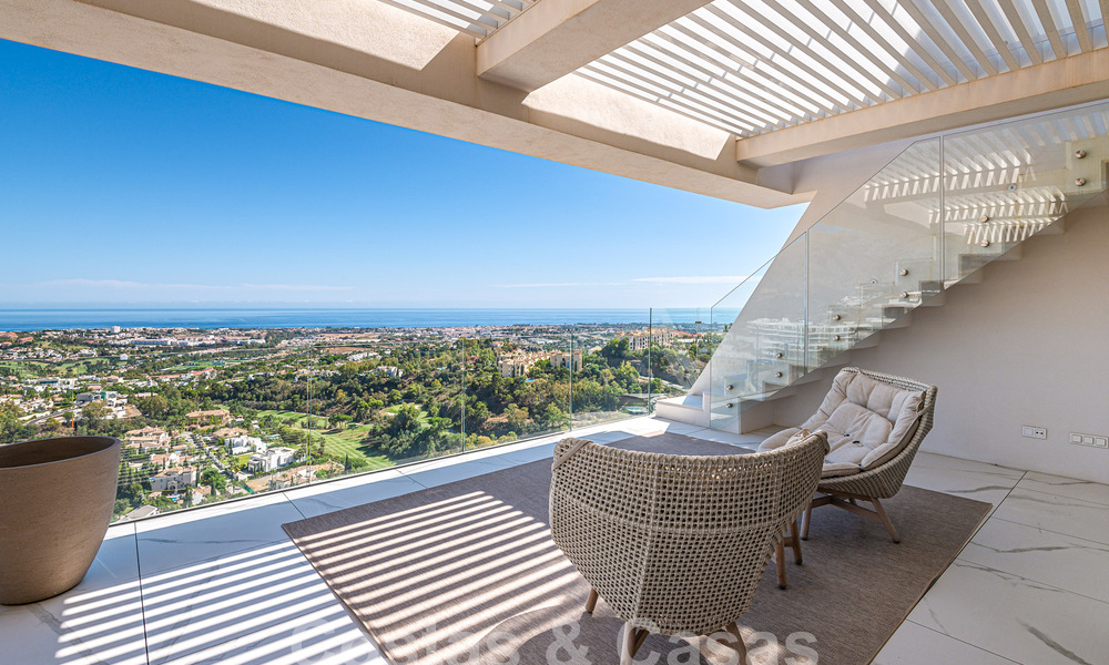 Moderno ático en venta con piscina privada y vistas panorámicas al mar en las colinas de Marbella - Benahavis 58444