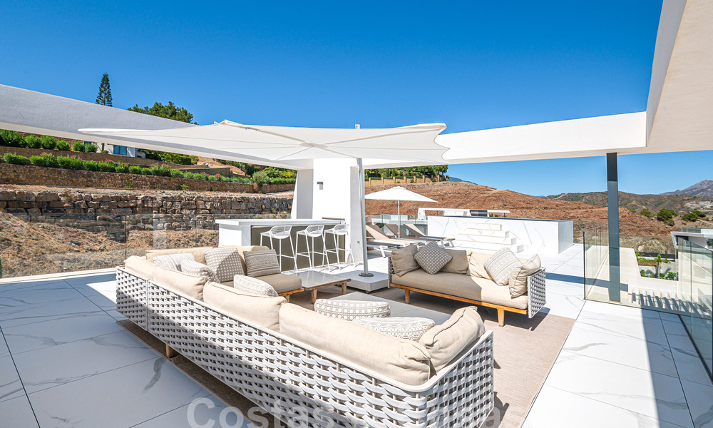 Moderno ático en venta con piscina privada y vistas panorámicas al mar en las colinas de Marbella - Benahavis 58446