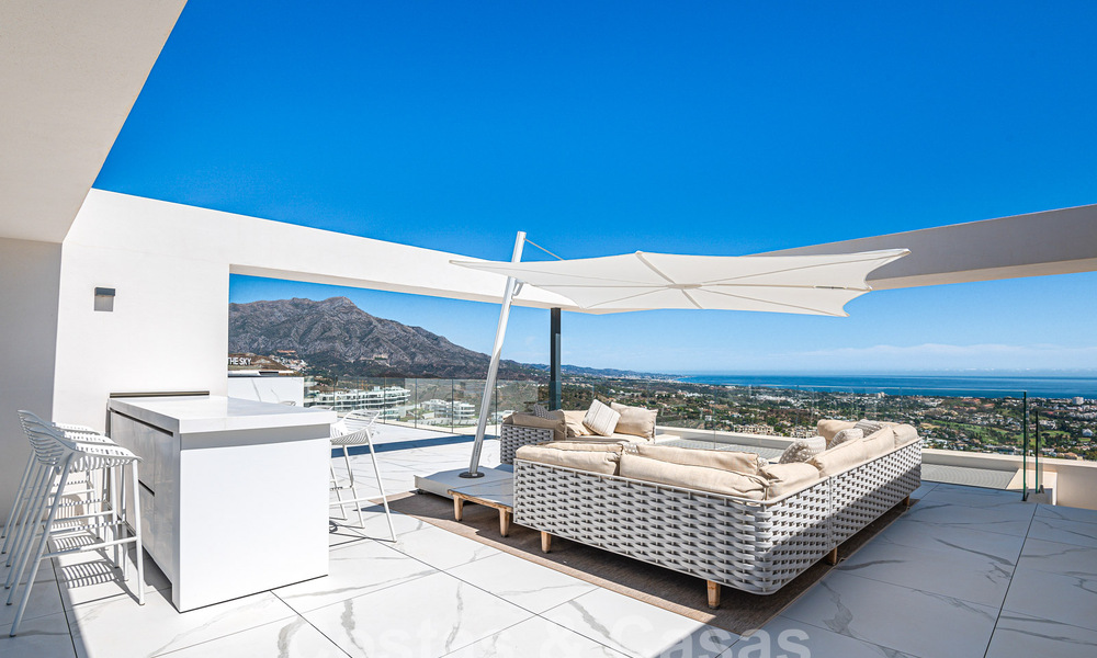 Moderno ático en venta con piscina privada y vistas panorámicas al mar en las colinas de Marbella - Benahavis 58448