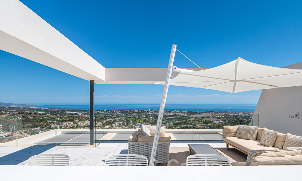 Moderno ático en venta con piscina privada y vistas panorámicas al mar en las colinas de Marbella - Benahavis 58449