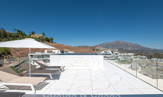 Moderno ático en venta con piscina privada y vistas panorámicas al mar en las colinas de Marbella - Benahavis 58452 