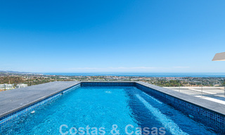 Moderno ático en venta con piscina privada y vistas panorámicas al mar en las colinas de Marbella - Benahavis 58457 