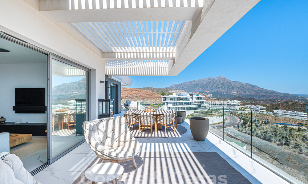 Moderno ático en venta con piscina privada y vistas panorámicas al mar en las colinas de Marbella - Benahavis 58463