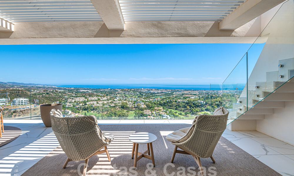 Moderno ático en venta con piscina privada y vistas panorámicas al mar en las colinas de Marbella - Benahavis 58464
