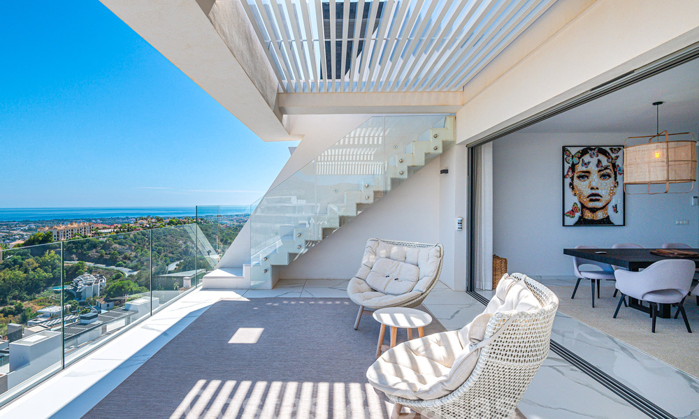 Moderno ático en venta con piscina privada y vistas panorámicas al mar en las colinas de Marbella - Benahavis 58467