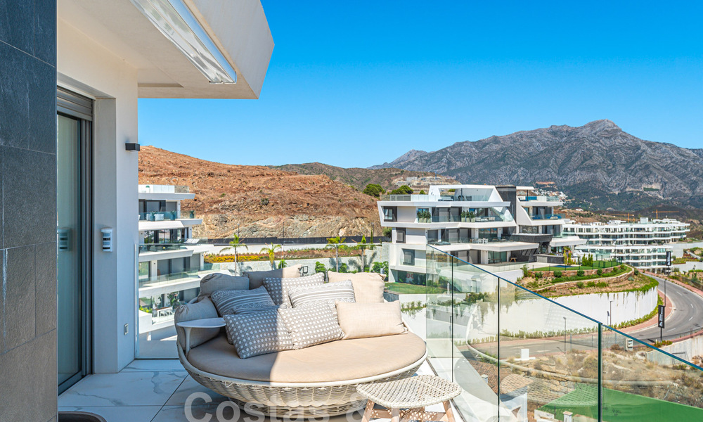 Moderno ático en venta con piscina privada y vistas panorámicas al mar en las colinas de Marbella - Benahavis 58468