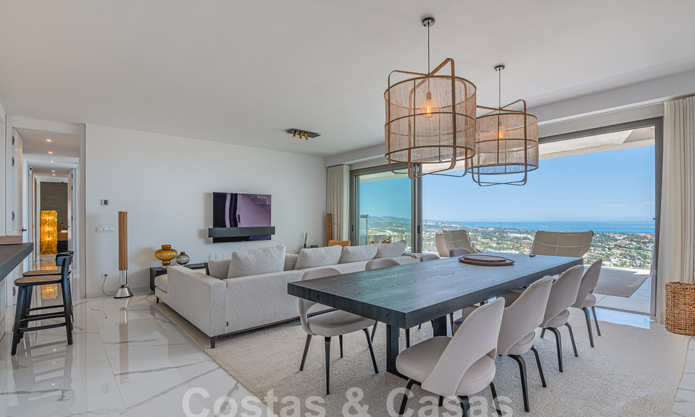Moderno ático en venta con piscina privada y vistas panorámicas al mar en las colinas de Marbella - Benahavis 58473